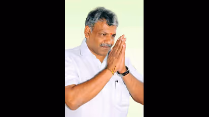 వైసీపీ కండువా కప్పుకున్న యలమంచిలి