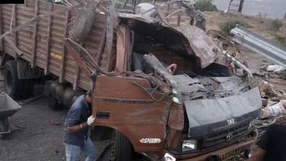 మహారాష్ట్రలో ఘోర రోడ్డు ప్రమాదం, 17 మంది కూలీల మృతి