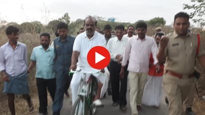సైకిల్ పై తెలంగాణ స్పీకర్ షికారు (వీడియో)
