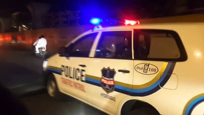 వాహనం సైరన్ మోగించినందుకు పోలీసులపైనే దాడి