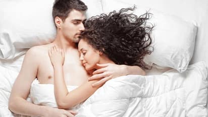 అబ్బాయిలు బట్టలు లేకుండా పడుకోవడం వల్ల ఇన్ని లాభాలున్నాయా? 