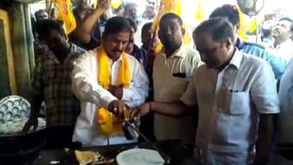 హోదా పోరు.. దోశెలు వేసిన ఎమ్మెల్యే