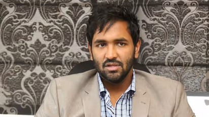 నాన్న రాజకీయం తెలియదు, జగన్ సూపర్: హీరో మంచు విష్ణు