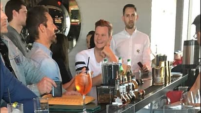 ಬಾರ್'ನಲ್ಲಿ ಸ್ಟೀವ್ ಸ್ಮಿತ್ ಪ್ರತ್ಯಕ್ಷ..!