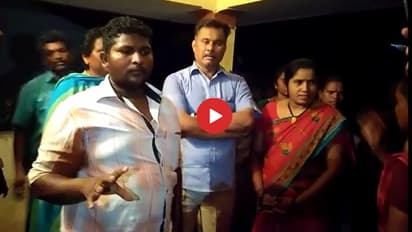 అధికారులను గదిలో నిర్బంధించి ఆగ్రహం చూపిన పల్లె ప్రజలు (వీడియో)