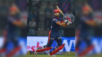 10 సిక్సర్లు బాదిన కొత్త కెప్టెన్ (వీడియో)