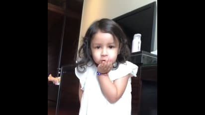 కమాన్ పాపా... ధోనీ ముద్దుల తనయ చీర్స్ (వీడియో)