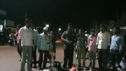 ಸಿಎಂ ಸಿದ್ದರಾಮಯ್ಯ ಗೆಲುವಿಗಾಗಿ ಕಾರ್ಯಕರ್ತರಿಂದ ದೀರ್ಘದಂಡ ನಮಸ್ಕಾರ