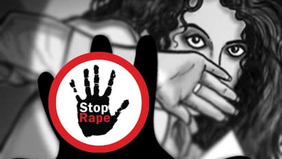 ഭാര്യയെ ഹോട്ടലിലെത്തിച്ചു, പണം വാങ്ങി ഭർത്താവ് പീഡനത്തിന് അവസരമൊരുക്കി; സംഭവം കോഴിക്കോട്