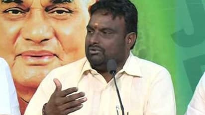 RTC Strike: కేసీఆర్ ప్రభుత్వానికి బీసీ కమిషన్ నోటీసులు, ఎవరీ ఆచారి?