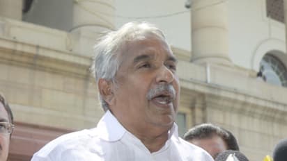 'നിയമവിരുദ്ധ നടപടിയെടുത്താല്‍ തിരിച്ചടിയുണ്ടാവും'; സോളാറില്‍ വിജയരാഘവന് മറുപടിയുമായി ഉമ്മന്‍ ചാണ്ടി