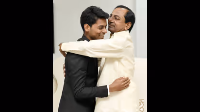 కేసీఆర్ తో లంచ్ చేసిన సివిల్స్ టాపర్ అనుదీప్