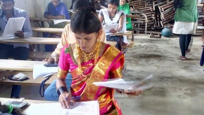 ಬಿಕಾಂ ಪರೀಕ್ಷೆ ಹಾಲ್ಗೆ ನೇರವಾಗಿ ಬಂದ ಮಧುವಣಗಿತ್ತಿ