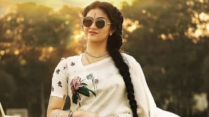 సావిత్రి కీర్తి సురేష్ కు కష్టాలు తెచ్చిపెట్టిందట