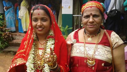 ಮದುವೆ ಡ್ರೆಸ್ನಲ್ಲಿಯೇ ಬಂದು ಮತದಾನ ಮಾಡಿದ ವಧು