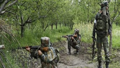 ஜம்மு-காஷ்மீரில் துப்பாக்கி சூடு 4 ராணுவ வீரர்கள் வீர மரணம் ..! தீவிரவாதிகள் 3 பேர் சுட்டுக் கொலை..!