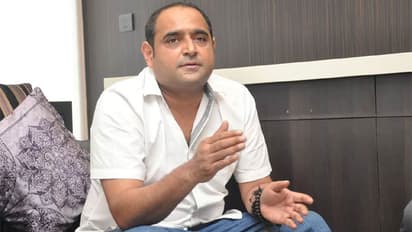 ప్రతి సినిమాలో హీరోయిన్ పేరు ప్రియా.. కారణం చెప్పిన విక్రమ్