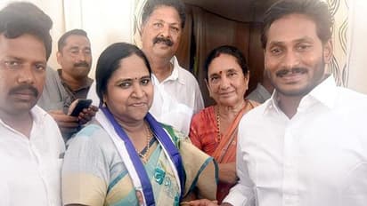 వైసీపీకి పెరుగుతున్న బలం.. పార్టీలోకి మరో ముఖ్య నేత