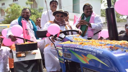 వరంగల్ లో మంత్రి పోచారం స్టయిల్ అదుర్స్