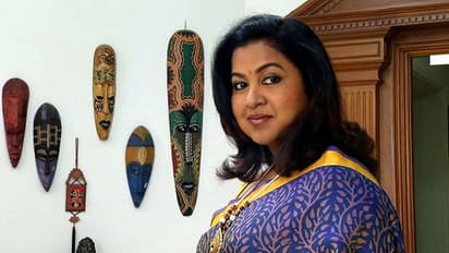 ராதிகா எப்படி டப்பிங் வாய்ஸ் கொடுக்குறாங்க பாருங்க....!