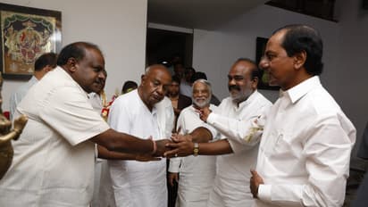 కుమారస్వామికి కేసిఆర్ అభినందనలు ఫోటో గ్యాలరీ