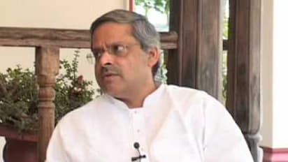 దేశ ఆర్ధిక వ్యవస్థ కుప్పకూలింది: కేంద్రంపై పరకాల సంచలనం