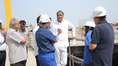 రెండోరోజు కూడా హరీష్ రావు అక్కడే