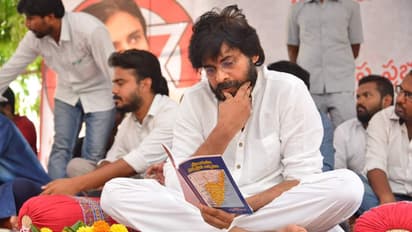 జనసేనాధిపతి ఒక్క రోజు దీక్ష (ఫొటోలు)