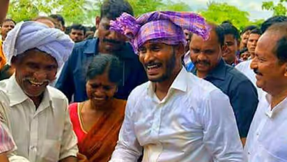 రాజీనామాల ఆమోదంతో జగన్ కు క్రెడిట్: టీడీపిలో ఉలికిపాటు