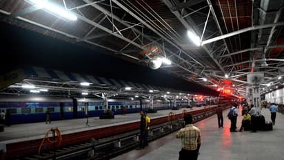 ಇನ್ಮುಂದೆ ರೈಲು ನಿಲ್ದಾಣದಲ್ಲಿ ಸಿಗಲಿದೆ ಸ್ಯಾನಿಟರಿ ಪ್ಯಾಡ್, ಕಾಂಡೋಮ್