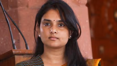 మోదీపై హీరోయిన్ రమ్య సెటైర్!