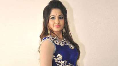 నటి మాధవీలత పోస్ట్ లపై నెటిజన్ల ఆగ్రహం!