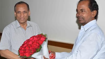 గవర్నర్ తో కేసీఆర్ భేటీ, ఏం జరుగుతోంది?