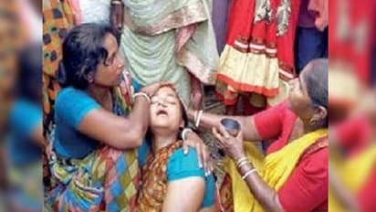 బాలుడితో మహిళ లైంగిక సంబంధం: చూశాడని కొడుకును చంపేసింది