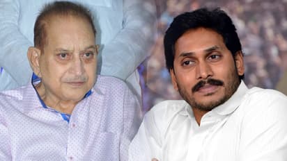 జగనే ముఖ్యమంత్రి, నాకు తెలుసు: సూపర్ స్టార్ కృష్ణ