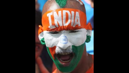 ಭಾರತೀಯ ಕ್ರಿಕೆಟ್ ಅಭಿಮಾನಿಗೆ ಔತಣ ಕೂಟ ಆಯೋಜಿಸಿದ ಎಮ್ ಎಸ್ ಧೋನಿ