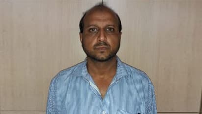 కూతురి అసభ్య ఫోటోలు,వీడియోలను అమ్ముకున్న కసాయి తండ్రి