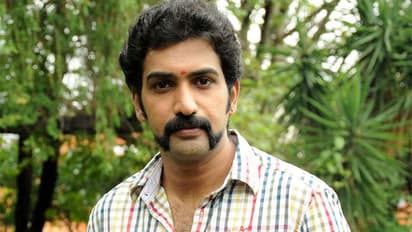 లోకేష్ పాదయాత్రలో సొమ్మసిల్లి పడిపోయిన తారకరత్న: ఆరోగ్యం సీరియస్