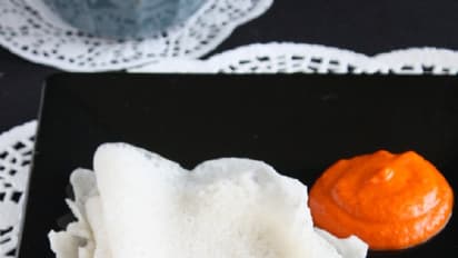 ಪಕ್ಕಾ ದೇಶಿ ಶೈಲಿಯಲ್ಲಿ ಬಾಯಲ್ಲಿಟ್ರೆ ಕರಗೋ ರೀತಿಯಲ್ಲಿ ನೀರ್ ದೋಸೆ ಮಾಡೋ ವಿಧಾನ