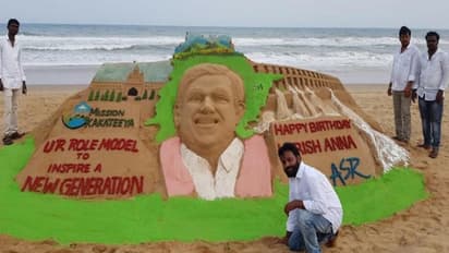 హరీష్ పుట్టిన రోజున సైకత శిల్పం