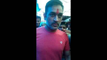 ದುರ್ಗಾ ಮಂದಿರಕ್ಕೆ ತೆರಳಿ ಪೂಜೆ ಸಲ್ಲಿಸಿದ ಎಮ್ಎಸ್ ಧೋನಿ