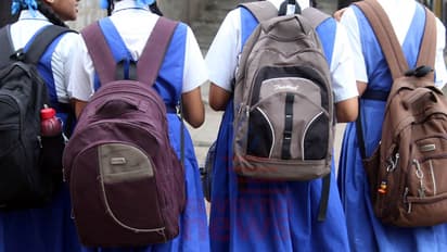 ವಿದ್ಯಾರ್ಥಿಗಳಿಗೆ ಉಚಿತ ಬಸ್ ಪಾಸ್: ಸಿದ್ದರಾಮಯ್ಯ ಘೋಷಣೆಗಿಲ್ಲ ಮಣೆ