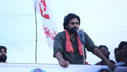 వారి కుటుంబానికి రూ.3లక్షల నగదు అందజేసిన పవన్