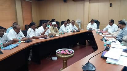 సమ్మె వాయిదా వేయండి : మంత్రి పట్నం బుజ్జగింపులు