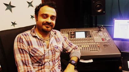 బాలయ్య మ్యూజిక్ డైరెక్టర్ హర్ట్.. క్రిష్ కవర్ చేసే ప్రయత్నం!