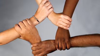 ಮಕ್ಕಳ ಮನದಲ್ಲಿ ವರ್ಣಬೇಧ ಎಂಬ ವಿಷ: ವಿಡಿಯೋ..!