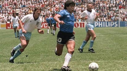 డిగో.. 'గాడ్ ఆఫ్ హ్యాండ్', జెఫ్రీ హ్యాట్రిక్తో ఇంగ్లండ్కు కప్