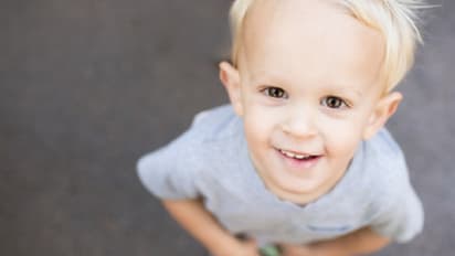 ನಾಚಿಕೆ ಸ್ವಭಾವದ ಮಗುವನ್ನು ಸಂಭಾಳಿಸೋದು ಹೇಗೆ?