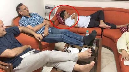 ఆఫీసులో నిద్రపోతే.. కేజ్రీ దీక్షకు లెఫ్టినెంట్ దిగివస్తారా..?