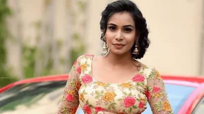 డైరెక్టర్ కమిట్మెంట్ అడిగాడు.. బిగ్ బాస్ భామ ఏం చేసిందంటే!